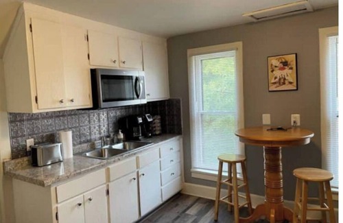Rockford House | Budget Stay in Rockford, Upper Duplex