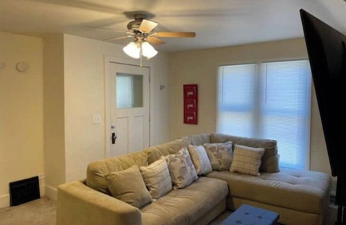 Rockford House | Budget Stay in Rockford, Upper Duplex