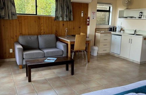 Kaiteriteri Apartment | Budget Studio Unit Garden view
