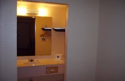 Columbus Hotel | Budgetel Inn & Suites