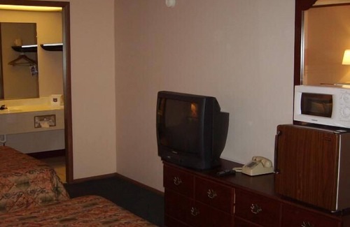 Columbus Hotel | Budgetel Inn & Suites