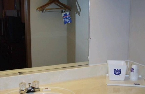 Columbus Hotel | Budgetel Inn & Suites