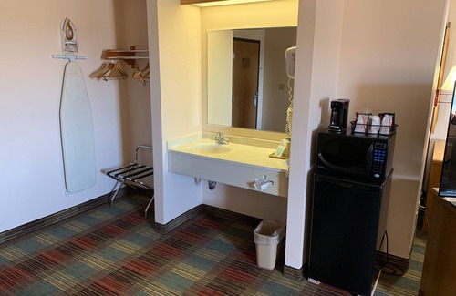 Nevada Hotel | Budgetinn & Suites