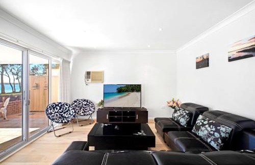 Budgewoi House | Budgewoi Waterfront Haven
