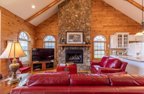 Fleetwood House | Buena Vista- 4bd 3ba, Fireplace, Hot Tub, walk to New River