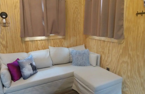 Evant Cabin | Buena Vista Wildlife Safari- Red Stag Cabin