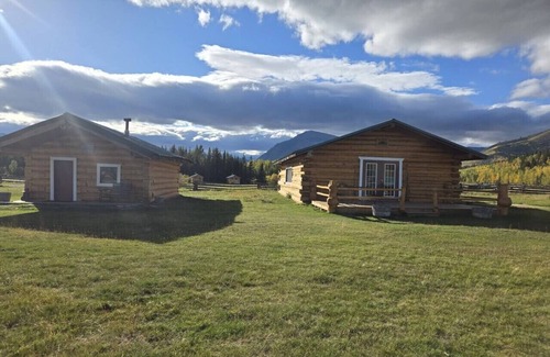 Buckinghorse River Cabin | Buffalo Cabin at Sikanni Ranch
