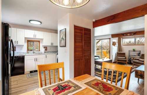 Sheridan Condo | Buffalo Hideout