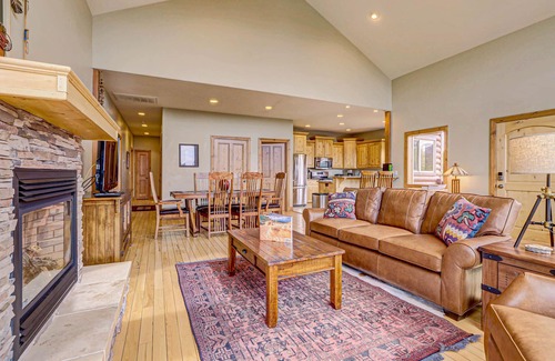 Zion National Park East Entrance House | Buffalo Ridge on Zion Boundary very close to the Park! Gated Community -Hot Tub
