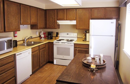 Horse Butte Condo | Buffalo Roam Condo * Comforts of Home for 6 * Minutes from Yellowstone