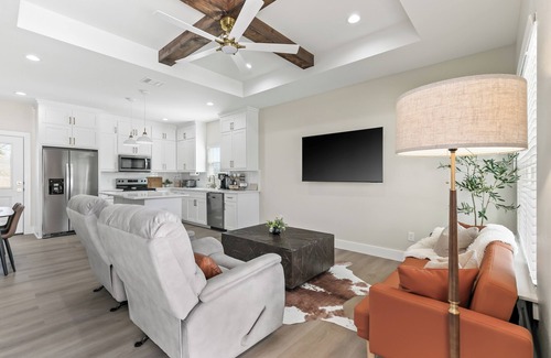 Granbury House | "Buffalo Run Retreat", Family Friendly, Sleeps 6