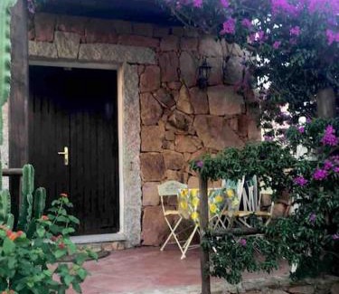 Porto Pollo House | Buganvillea Cottage: un nido a 200 mt. dal mare