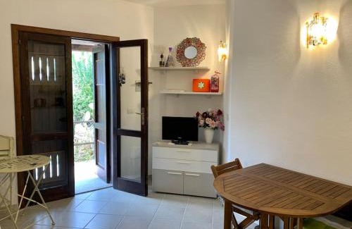 Porto Pollo House | Buganvillea Cottage: un nido a 200 mt. dal mare