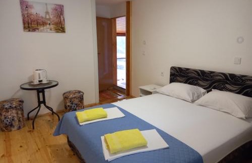 Podmaine Apartment | Bugenvilija