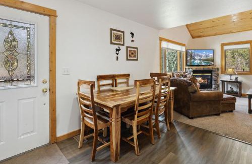 Fall River Estates Apartment | Bugle Pointe A06 by Estes Park Condos