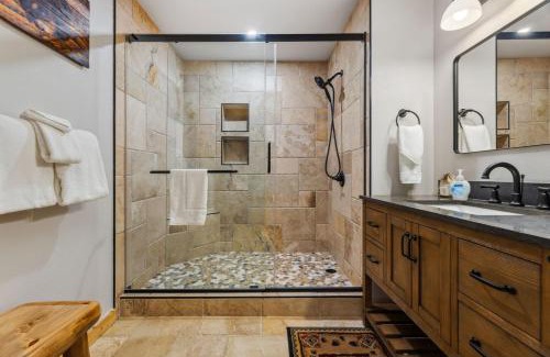 Fall River Estates Apartment | Bugle Pointe B06 by Estes Park Condos