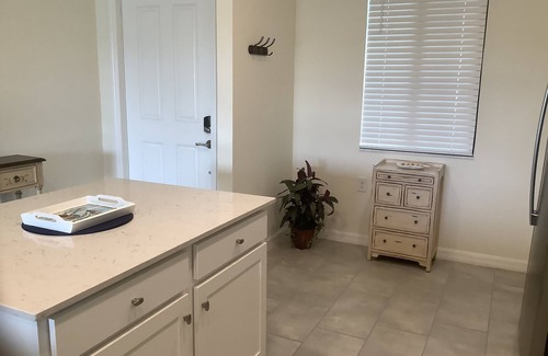 Lakewood Ranch Condo | Building in Lakewood Ranch? Need a temporary place to stay?