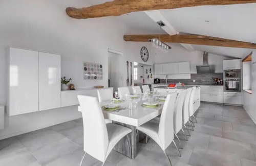 Espelette House | Built 1610, Renovated 2022 Stroll to Town Pool Parking