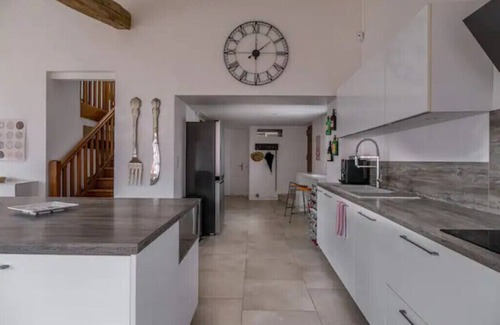 Espelette House | Built 1610, Renovated 2022 Stroll to Town Pool Parking