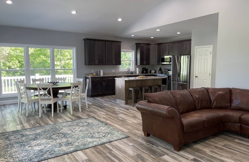 Grand Rivers House | Built in 2021 - 5 BR/4 BA Lakefront in Grand Rivers -The Only City on Both Lakes
