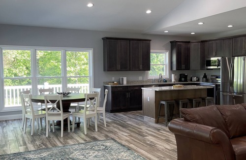 Grand Rivers House | Built in 2021 - 5 BR/4 BA Lakefront in Grand Rivers -The Only City on Both Lakes