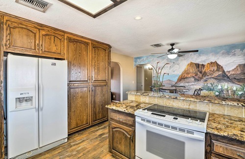 Sunridge Estates House | Bullhead City Home w/Private Pool, Hot Tub & View