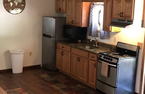 Poplar Bluff Hotel | Bullwinkles Rustic Lodge