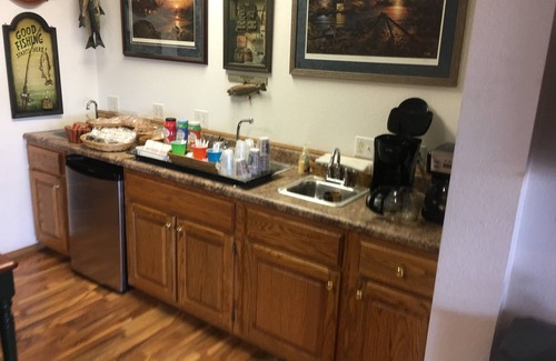 Poplar Bluff Hotel | Bullwinkles Rustic Lodge