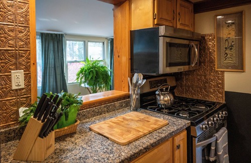 Bolton Landing House | Bumble Bear Inn in Bolton Landing
