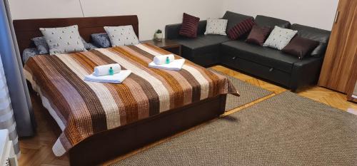Torokor Apartment | BumbleBee Apartment with AC