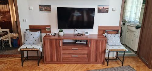 Torokor Apartment | BumbleBee Apartment with AC