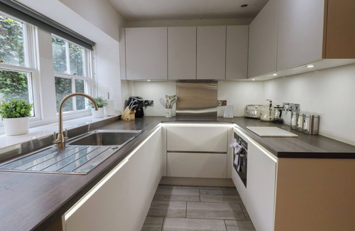 Aysgarth Cottage | BUMBLEBEE COTTAGE, pet friendly, with open fire in Aysgarth