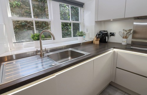 Aysgarth Cottage | BUMBLEBEE COTTAGE, pet friendly, with open fire in Aysgarth