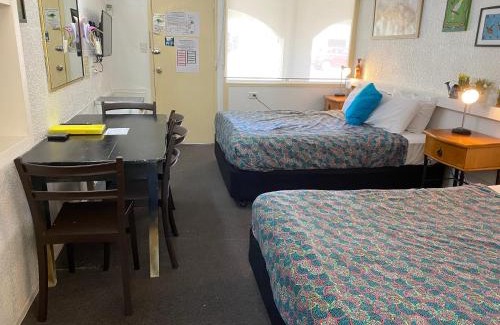 Svensson Heights Hotel | Bundaberg Coral Villa Motor Inn