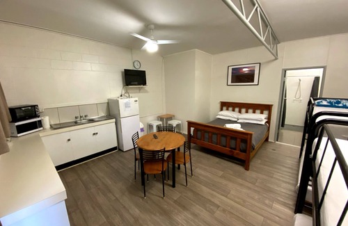 Kensington Hotel | Bundaberg Park Village