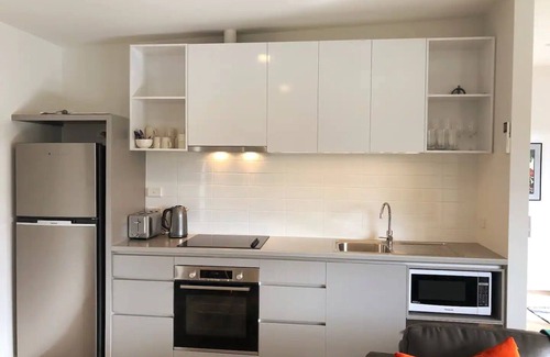 Lorne House | Bunga Raya