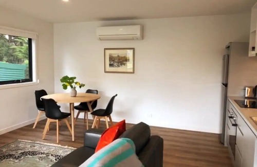 Lorne House | Bunga Raya