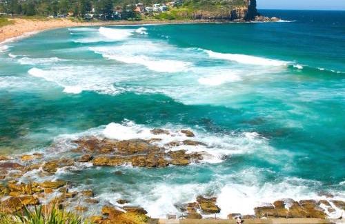 Avalon Beach House | Bungalow 127 at Avalon pde, 800m walk to beach