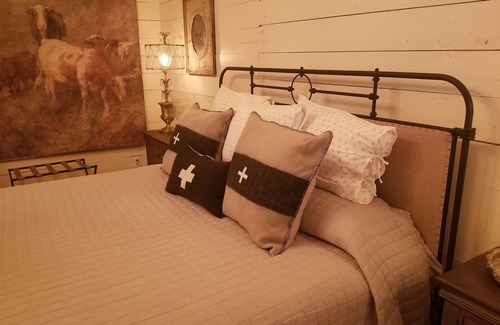Boerne House | Bungalow 202 - An historic, renovated home