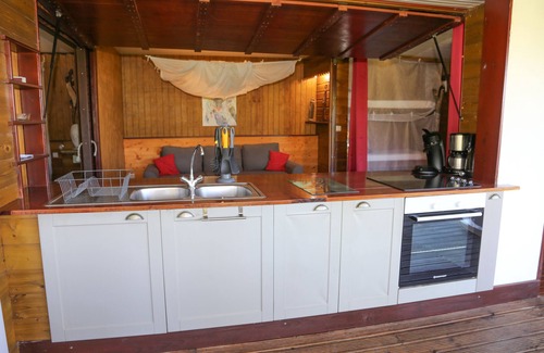 Deshaies House | Bungalow 6 Pers. Vue mer et Montagne, Cuisine Équipée. Réservez Votre Paradis!