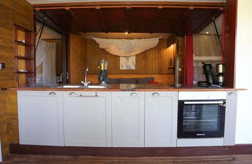 Deshaies House | Bungalow 6 Pers. Vue mer et Montagne, Cuisine Équipée. Réservez Votre Paradis!