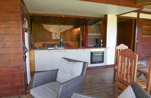 Deshaies House | Bungalow 6 Pers. Vue mer et Montagne, Cuisine Équipée. Réservez Votre Paradis!