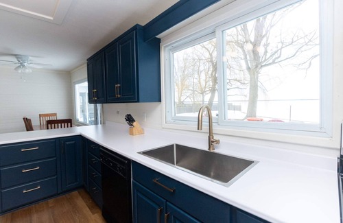 Consecon House | Bungalow by the Bay! Spot on Wellers Bay - PEC
