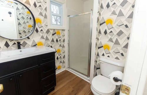 Consecon House | Bungalow by the Bay! Spot on Wellers Bay - PEC