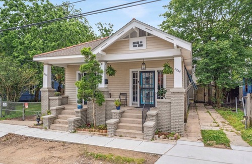 Fairgrounds House | Bungalow by the Track