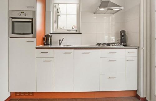 Municipality of Nissewaard House | Bungalow by Water near Rotterdam, cleaning included