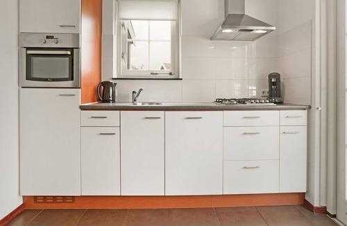 Municipality of Nissewaard House | Bungalow by Water near Rotterdam with Sauna