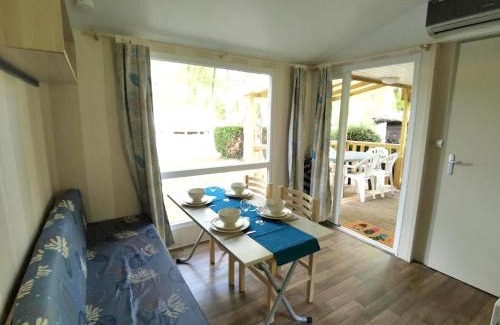 Saint-Cheron House | Bungalow charmant à Saint-Chéron avec piscine partagée