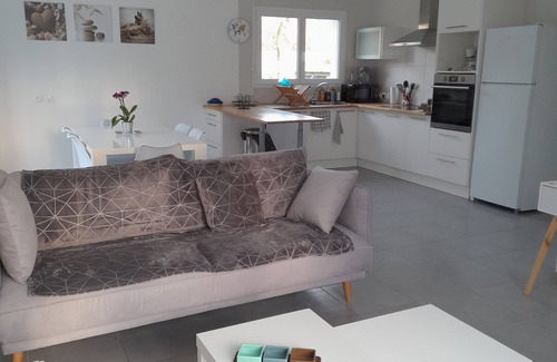 Ploneour-Lanvern House | Bungalow cosy 3* enclosed garden and terrace 5 pers. Ploneour (PONT-L'ABBE 2km away)