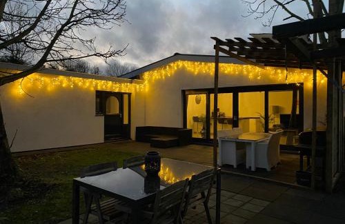 Vijfhuizen Villa | Bungalow Haarlem Amsterdam with jacuzzi